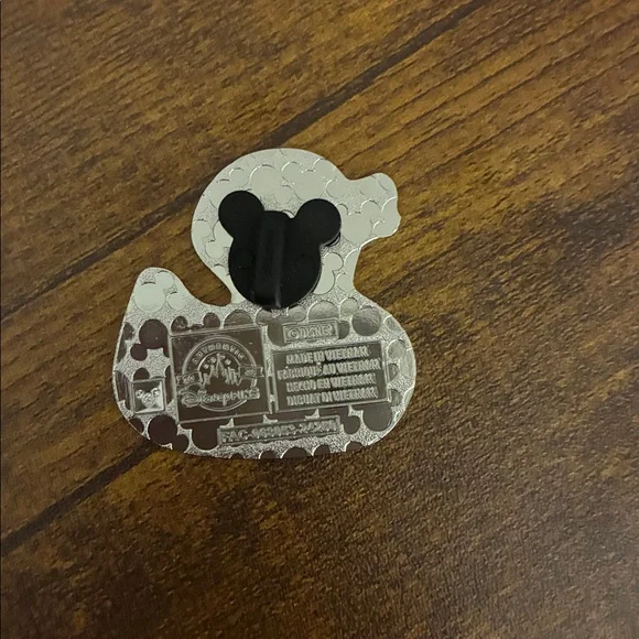 2025 Disney duck pin - Picture 2 of 2